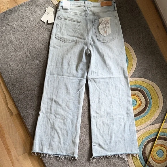 7 For All Mankind Ultra High Rise Cropped Joe - Picture 3 of 3